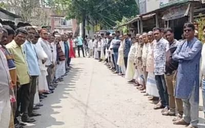 স্বাস্থ্য প্রতিমন্ত্রীকে নিয়ে এনসিপি নেতার কুরুচিপূর্ণ বক্তব্য, শাহজাদপুরে প্রতিবাদ