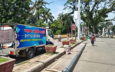 আসছে পাঁচ বাংলাদেশির মরদেহ, বেনাপোলে অ্যাম্বুলেন্স নিয়ে স্বজনদের অপেক্ষা