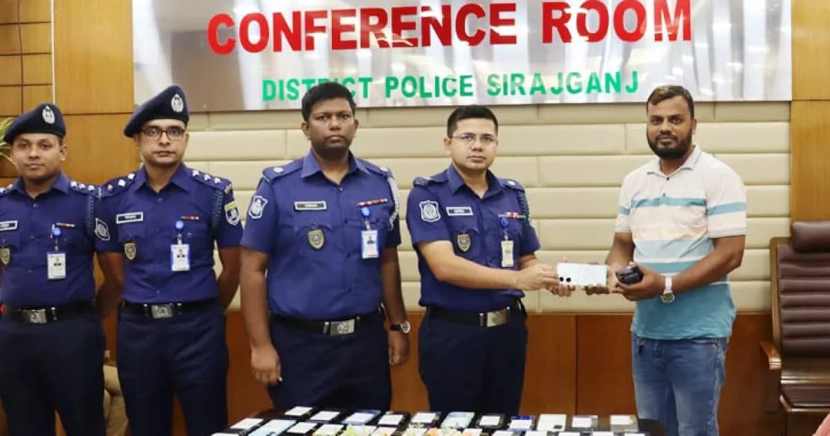 হারানো মোবাইল পেয়ে ফিরল হাসি, প্রশংসিত সিরাজগঞ্জ পুলিশ