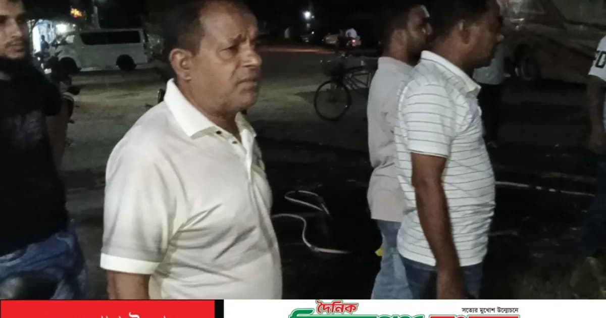 শহীদ মিনারের জায়গা দখলের চেষ্টা,বিএনপি নেতাকর্মীদের উদ্যোগে উচ্ছেদ