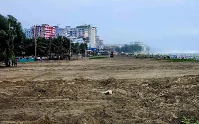 কক্সবাজারের সুগন্ধা সৈকতে বালিয়াড়ির ওপর দিয়ে সড়ক, পরিবেশকর্মীদের ক্ষোভ