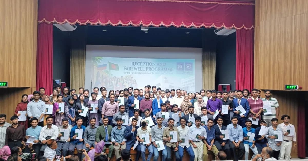 রাশিয়ার সরকারের বৃত্তিপ্রাপ্ত শিক্ষার্থীদের ভিসাসহ পাসপোর্ট হস্তান্তর  
