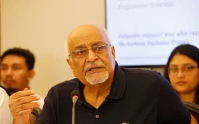 সরকারি চাকরিজীবীদের নতুন বেতন-ভাতার সিদ্ধান্ত নিতে দেরি হলে পরিস্থিতি জটিল হবে: দেবপ্রিয় ভট্টাচার্য