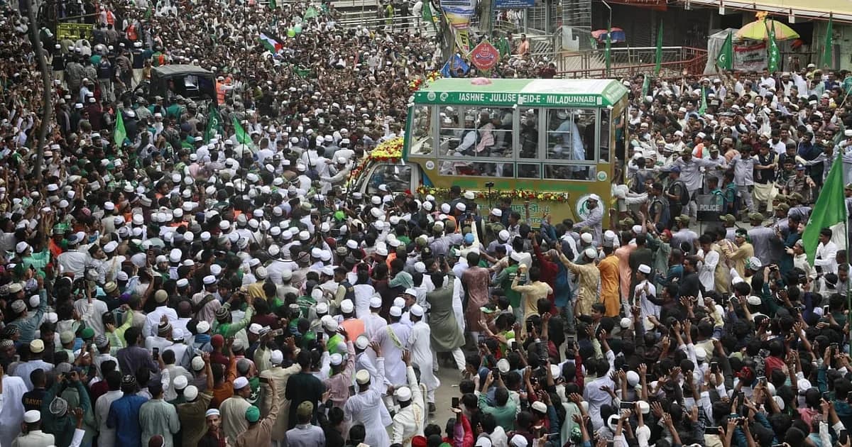 জশনে জুলুসে মুখর চট্টগ্রাম, অংশ নিলেন লাখো মানুষ
