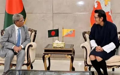 ঢাকায় ভুটানের রাজার যাত্রাবিরতি, বিমানবন্দরে সৌজন্য সাক্ষাতে রাষ্ট্রপতি