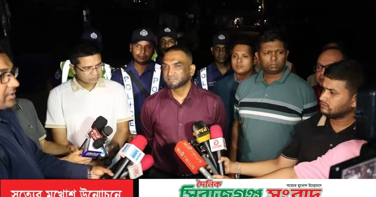 সিরাজগঞ্জে মহাসড়ক,কেপিআই ও শহরের রাত্রিকালীন নিরাপত্তা সরেজমিন তদারকি করলেন পুলিশ সুপার