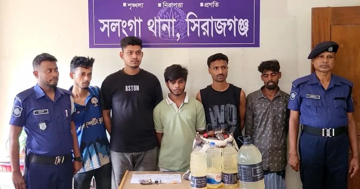 সিরাজগঞ্জে চোলাই মদ ও ইয়াবাসহ ৫জন গ্রেফতার
