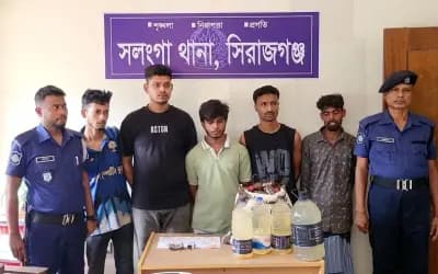 সিরাজগঞ্জে চোলাই মদ ও ইয়াবাসহ ৫জন গ্রেফতার