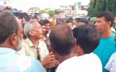 সিরাজগঞ্জে বাসদের মানববন্ধনে অতর্কিত হামলা, জেলা আহ্বায়কসহ আহত ৬