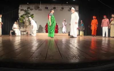 সিরাজগঞ্জের মঞ্চে ‘পায়ের আওয়াজ পাওয়া যায়’