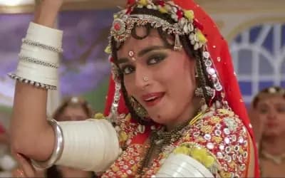 ‘চোলি কে পিছে’ থেকে সঞ্জয় দত্তর গ্রেপ্তার, ঝড়ের মধ্য দিয়ে ইতিহাস গড়েছিল ‘খলনায়ক’
