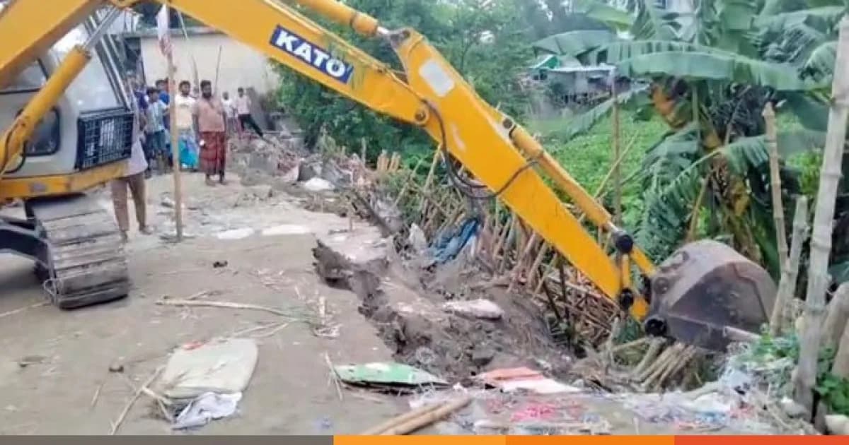 সিরাজগঞ্জে যানজট নিরশনে অবৈধ স্থাপনা উচ্ছেদ