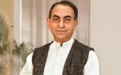 আজ রাতে দেশে ফিরছেন মির্জা আব্বাস