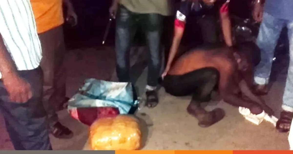 সিরাজগঞ্জে ৬ কেজি গাঁজাসহ ব্যবসায়ীকে আটক করে পুলিশে দিয়েছে বিএনপি ও যুবদল নেতারা