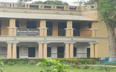 কালের সাক্ষী হয়ে দাঁড়িয়ে আছে শাহজাদপুরের রবীন্দ্র কুঠিবাড়ি