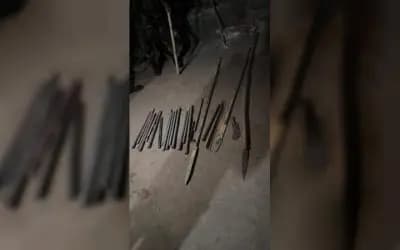 সিরাজগঞ্জে শাহজাদপুরে আরও ২৩টি দেশীয় অস্ত্র উদ্ধার