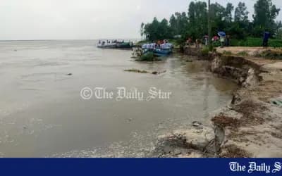 শাহজাদপুরে যমুনার ভাঙনে বিলীন প্রায় ১ কিমি এলাকা, হুমকিতে বাঁধ
