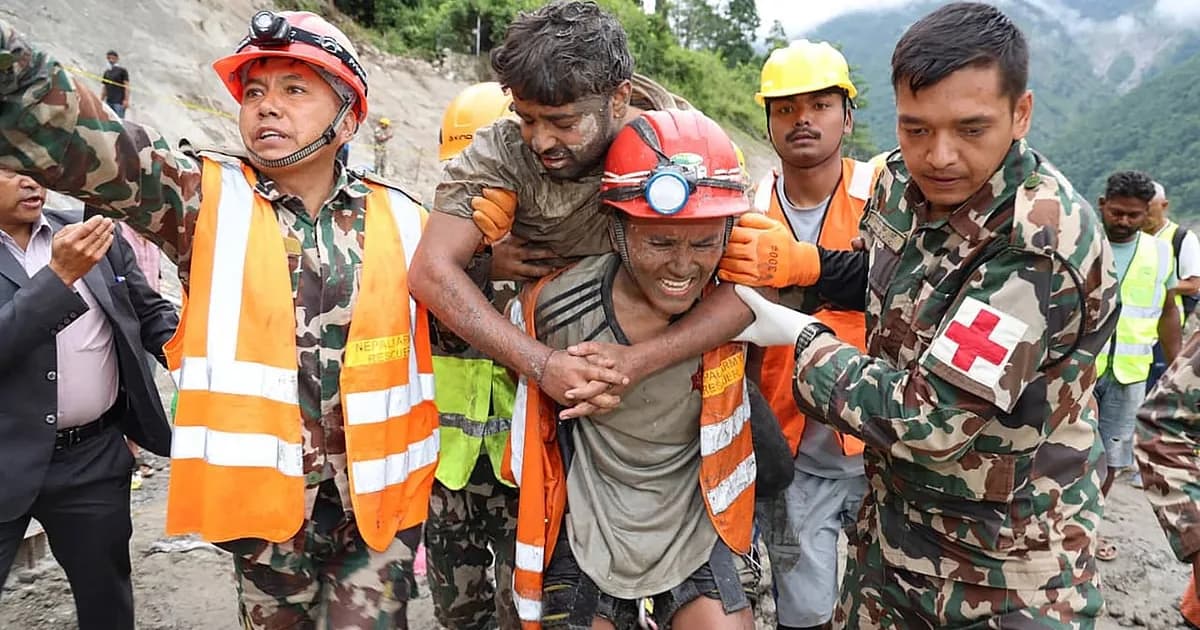 নেপালে সুড়ঙ্গ থেকে জীবিত দুজন উদ্ধার