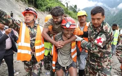 নেপালে সুড়ঙ্গ থেকে জীবিত দুজন উদ্ধার