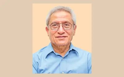 সরকারের খরচ কমানোয় 
অগ্রাধিকার দিতে হবে