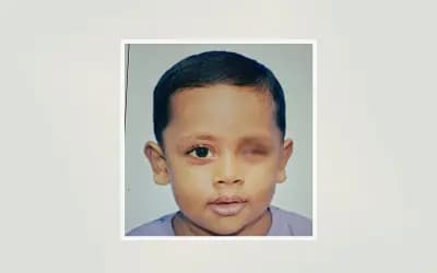 যে বাবা পৃথিবী দেখেন না, তিনি এখন ছেলের পৃথিবীটা বাঁচাতে চান