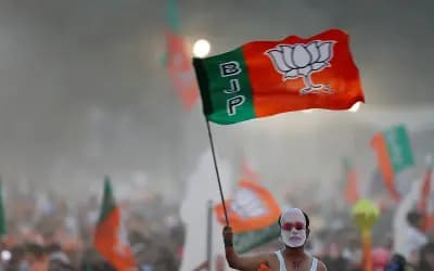 কোণঠাসা বিজেপি আবার কট্টর হিন্দুত্বে ঝুঁকছে
