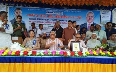 সিরাজগঞ্জে যমুনা নদীতে নৌকা বাইচ অনুষ্ঠিত