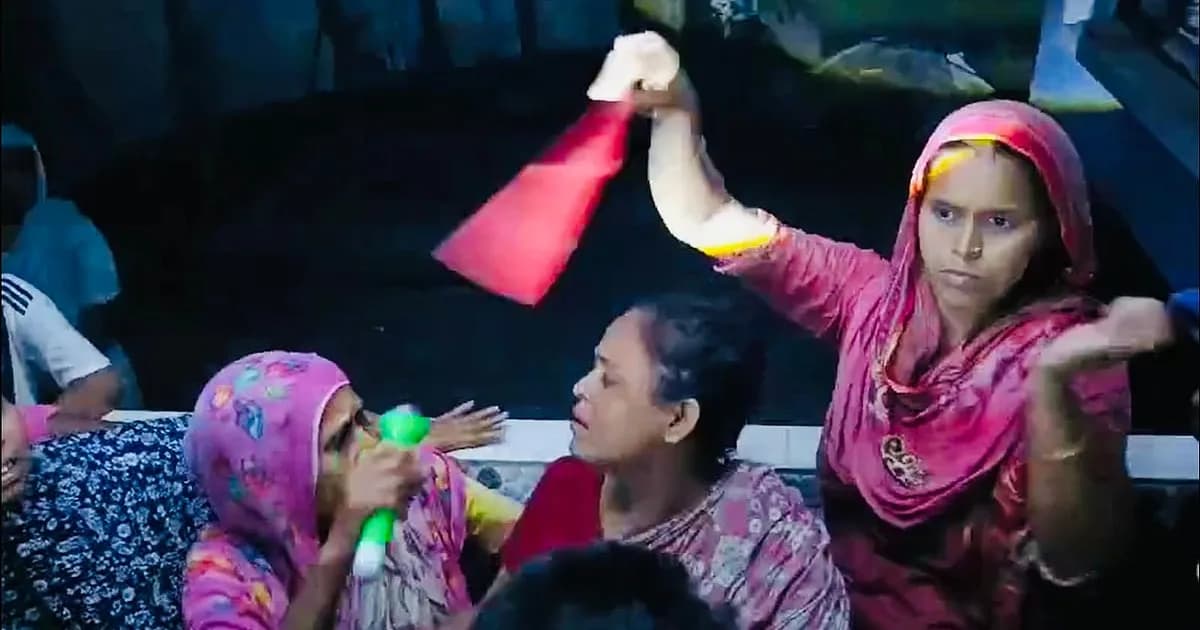 ঘরে একা ছিলেন প্রবাসীর স্ত্রী, কুপিয়ে হত্যার পর আইফোন নিয়ে গেল দুর্বৃত্তরা