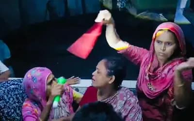 ঘরে একা ছিলেন প্রবাসীর স্ত্রী, কুপিয়ে হত্যার পর আইফোন নিয়ে গেল দুর্বৃত্তরা