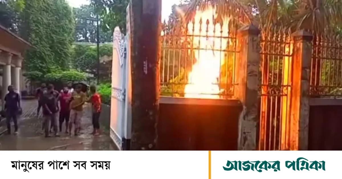 বজ্রপাতে জ্বালানি মন্ত্রীর বাড়ির গেটে আগুন
