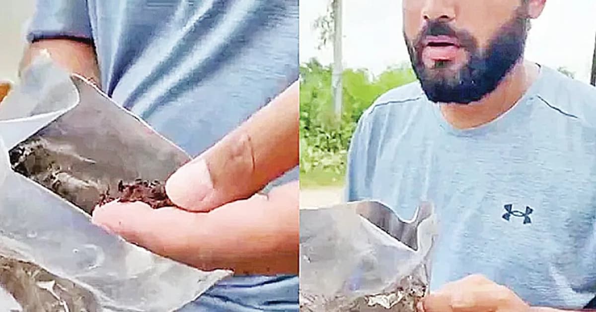 অনলাইনে পণ্যের ফরমাশ, 
পার্সেল খুলে পেলেন গোবর