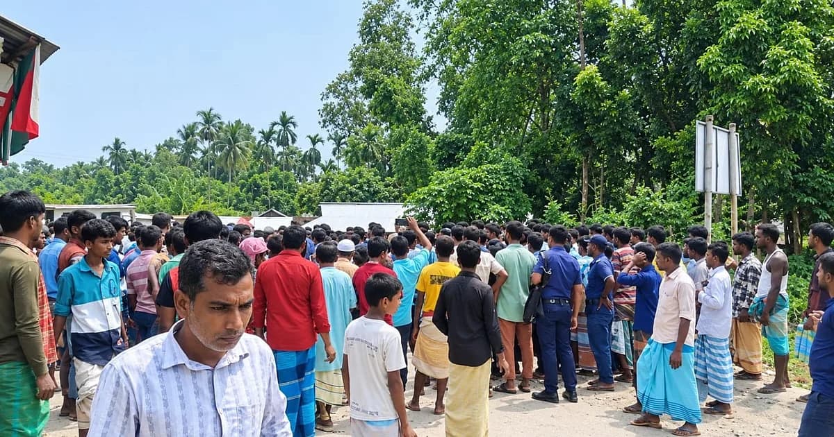 ‘সার চাওয়া কি আমাগরে অপরাধ? এহন প্রতি রাতে গ্রামে পুলিশ আহে’
