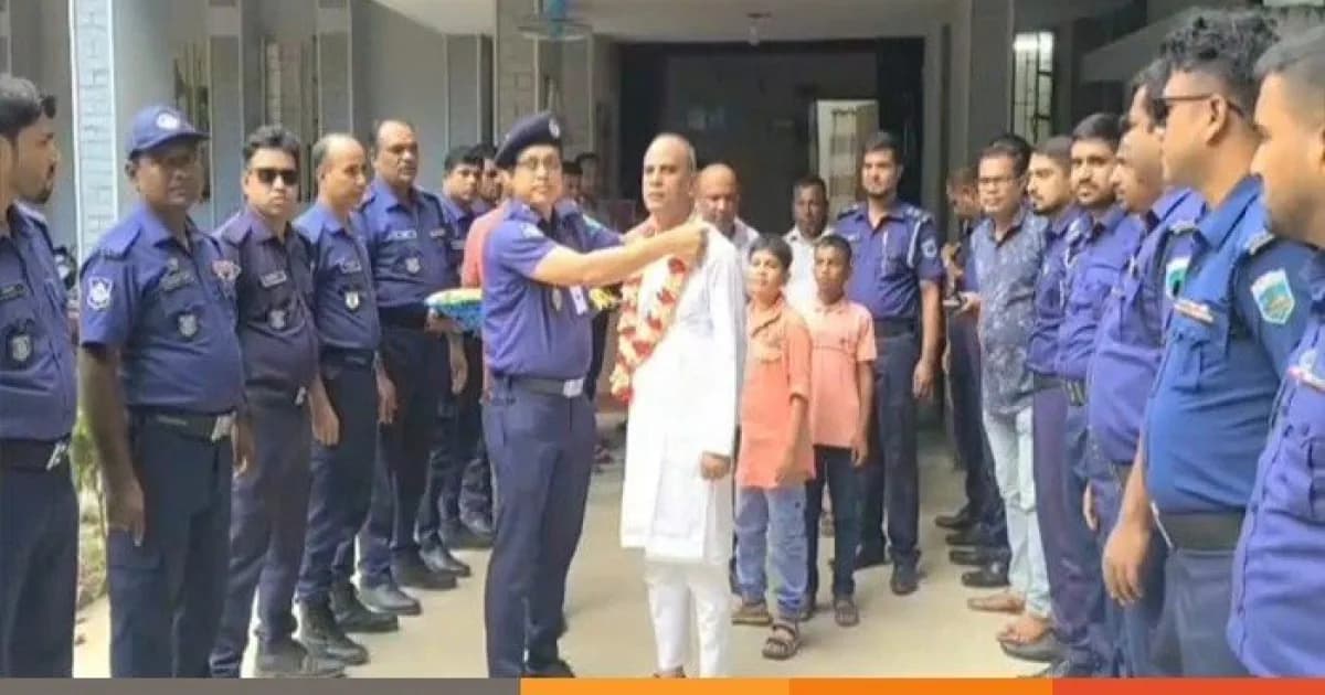 সিরাজগঞ্জে পুলিশ কনস্টেবল রওশন আলীকে রাজকীয় বিদায়