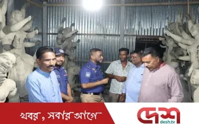 সিরাজগঞ্জে প্রতিমা তৈরিতে ব্যস্ত কারিগরেরা