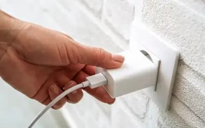 চার্জার খালি পড়ে থাকলেও কি বিদ্যুৎ খরচ হয়