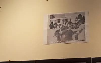 ডাকসু সংগ্রহশালায় জিন্নাহর ছবি সংযুক্ত করার প্রতিবাদে গোলাম আযমকে অপমানের ছবি লাগাল ছাত্র ফেডারেশন