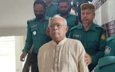 লালমাটিয়ায় সাবেক সংসদ সদস্য আজিজুল হককে ধরে পুলিশে দিল ছাত্রদল