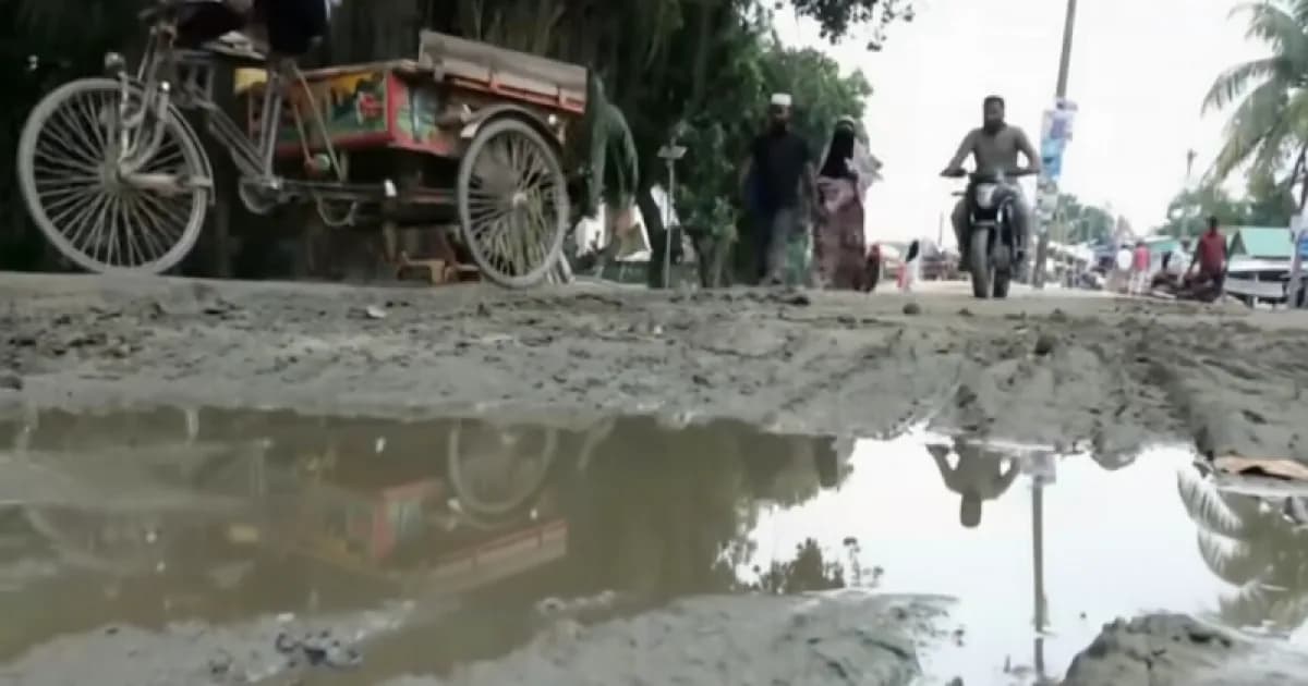 সিরাজগঞ্জের এনায়েতপুর-শাহজাদপুর সড়কে চরম দুর্ভোগ