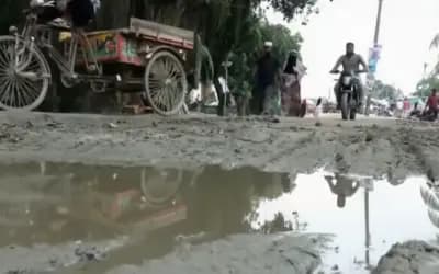 সিরাজগঞ্জের এনায়েতপুর-শাহজাদপুর সড়কে চরম দুর্ভোগ
