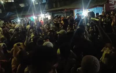 নারায়ণগঞ্জে সাবেক কাউন্সিলরকে গ্রেপ্তার করতে গিয়ে বাধার মুখে পুলিশ, ফিরে গেল আসামি ছাড়াই