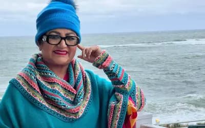 আটলান্টিকের পাড়ে রাজ্জাকের নাতনি চালাচ্ছেন গাড়ি, পেছনে মুগ্ধ ববিতা