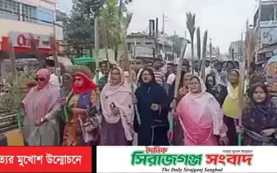 কুষ্টিয়ায় আমির হামজার বিরুদ্ধে ঝাড়ু মিছিল