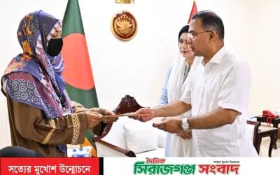 হাটহাজারীতে গোলা বিস্ফোরণে শহীদ সেনাসদস্যদের পরিবারকে প্রধানমন্ত্রীর আর্থিক সহায়তা 