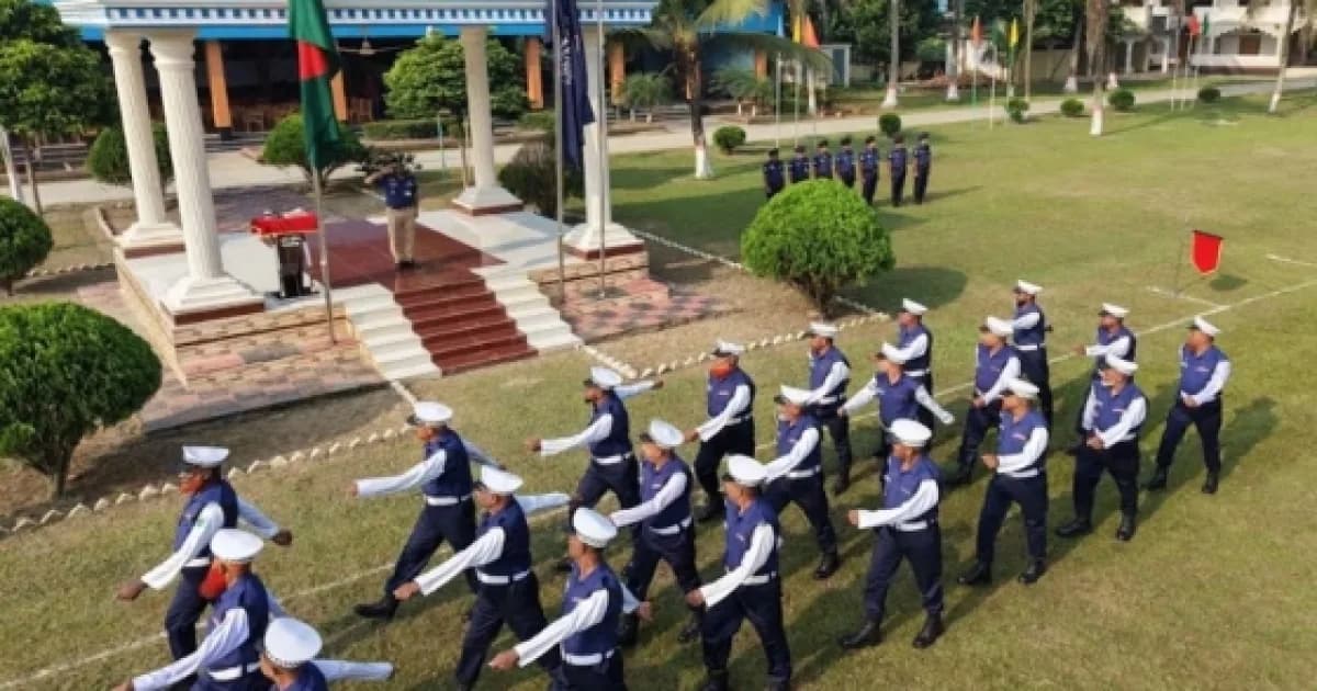 সিরাজগঞ্জে জেলা পুলিশের সাপ্তাহিক মাস্টার প্যারেড অনুষ্ঠিত