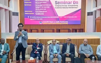 ‘শিক্ষার্থীদের মধ্যে চাকরি দেওয়ার সক্ষমতাও তৈরি করতে হবে’