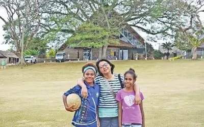 ৮৩ দ্বীপ, শত ভাষার দেশ