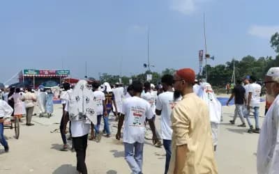 সিরাজগঞ্জে গরমের মধ্যেই লংমার্চের পথসভায় জড়ো হচ্ছেন ১১ দলের নেতাকর্মীরা