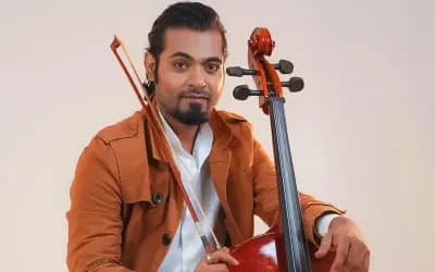 চেনা রুমি যেভাবে নতুন করে ফিরলেন