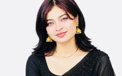 ‘প্রেমের মতোন লাগে’ গায়িকা মৌমিতাকে কতটা চেনেন