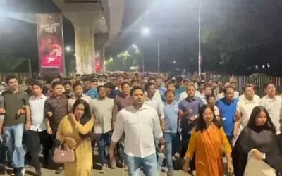 নিষিদ্ধ আওয়ামী লীগের অগ্নিসন্ত্রাস ও নৈরাজ্যের বিরুদ্ধে ছাত্রদলের বিক্ষোভ